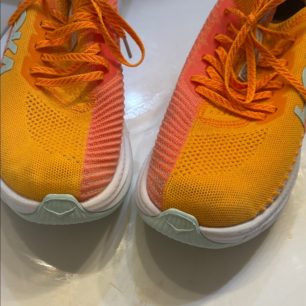 Hoka ladies 9 Carbon x Orange and white Lightweight Running Sneakers - Picture 3 of 11
